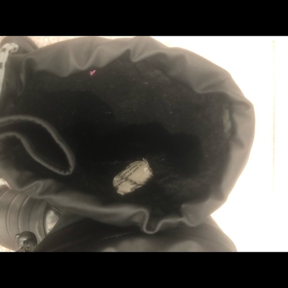 Kids Khombu Black Snow Boots with Zip Front and Drawstring Closure Size 4 - Picture 10 of 10